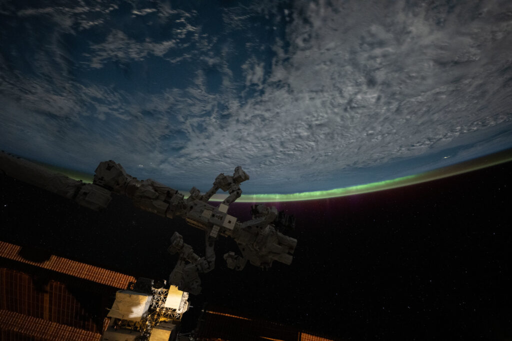 МКС на высоте 425 км. над Тихим океаном. NASA