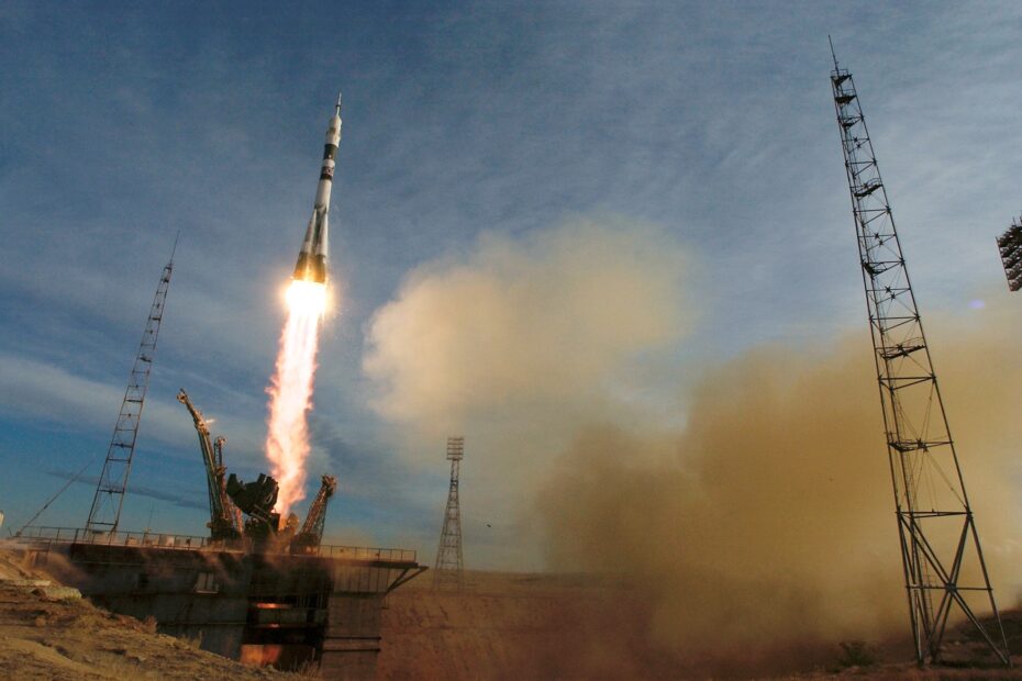 космический корабль «Союз ТМА-5» взлетает с космодрома Байконур в Казахстане 14 октября 2004 года