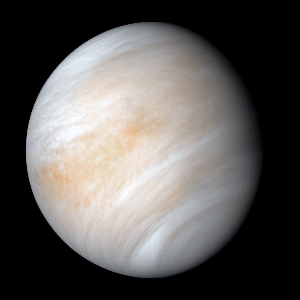Улетая, космический аппарат НАСА «Маринер-10» запечатлел Венеру. NASA